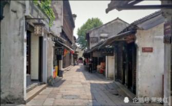 雨雪天气来袭 修文县撒布融雪剂除冰除雪保畅通